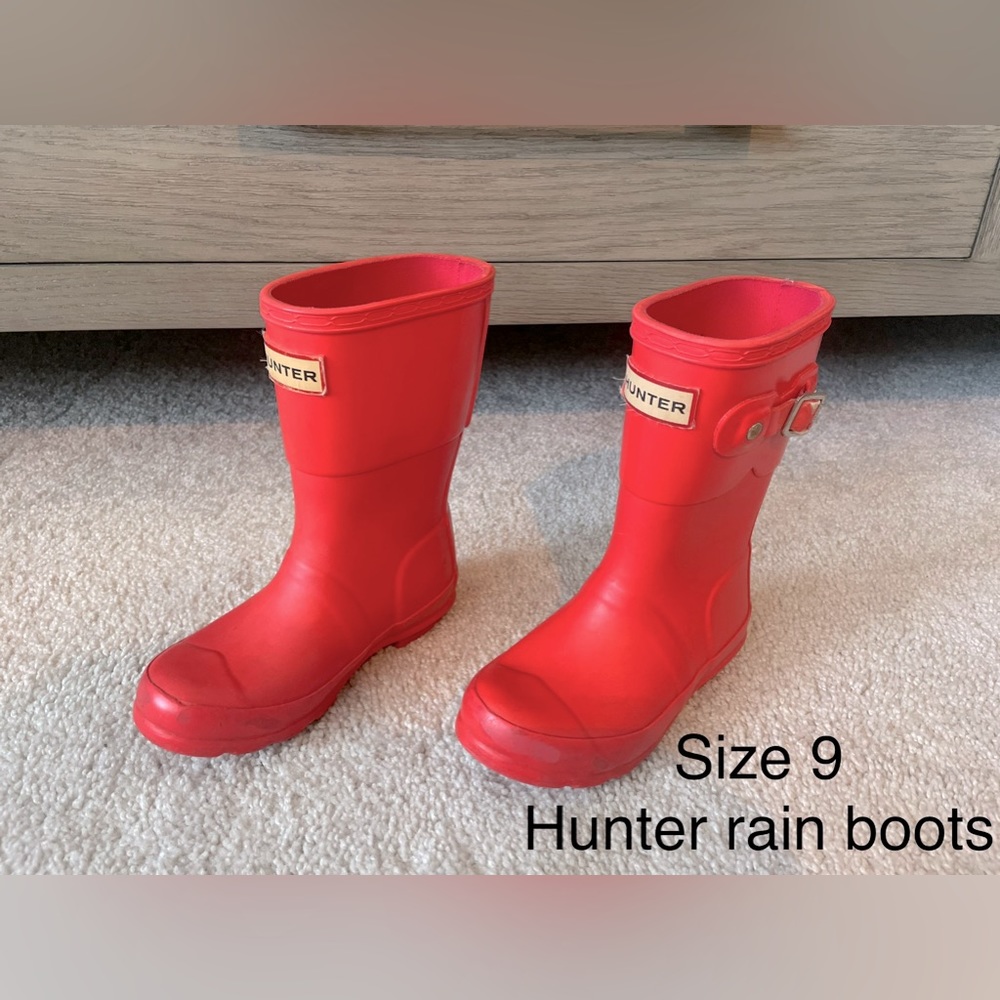 Girls Hunter Rain boots. Size 9